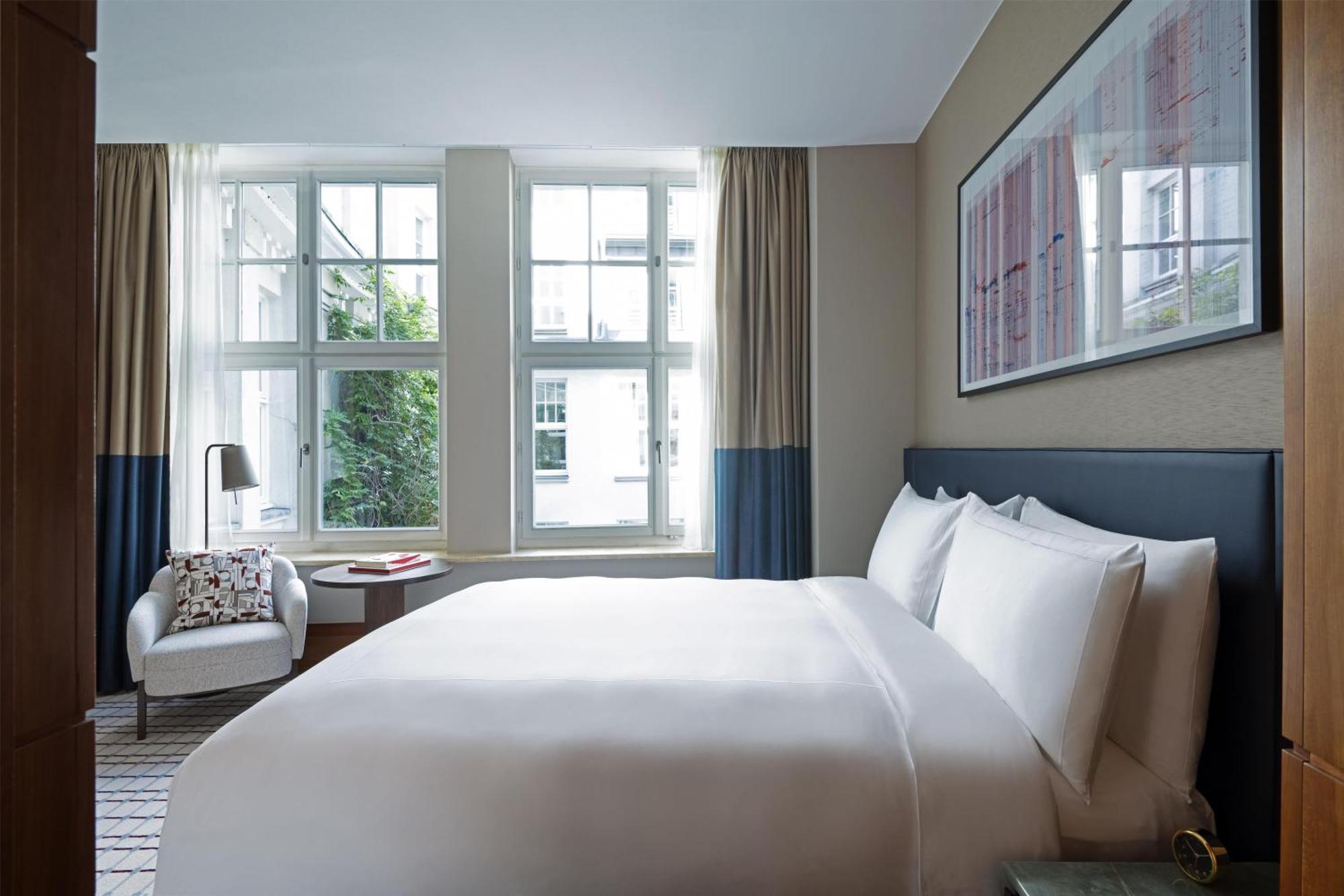 Deluxe Queen Room