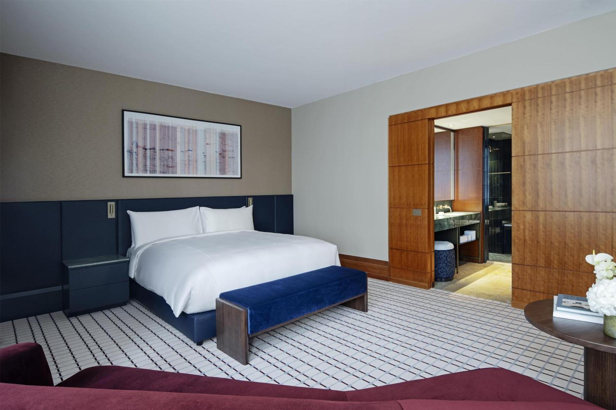Executive King Room Lounge Access